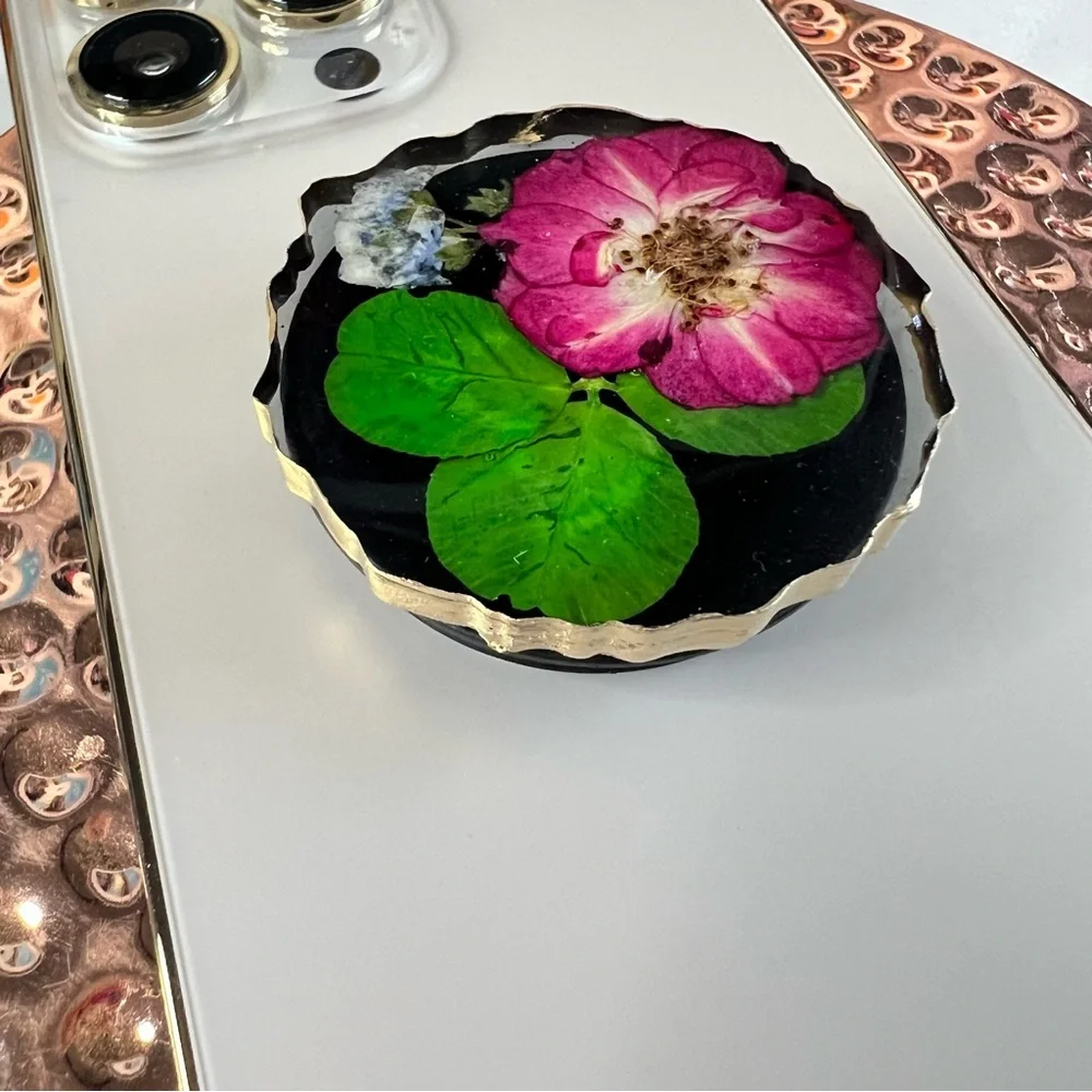 🌼Resin Geode Flower Phone Grip